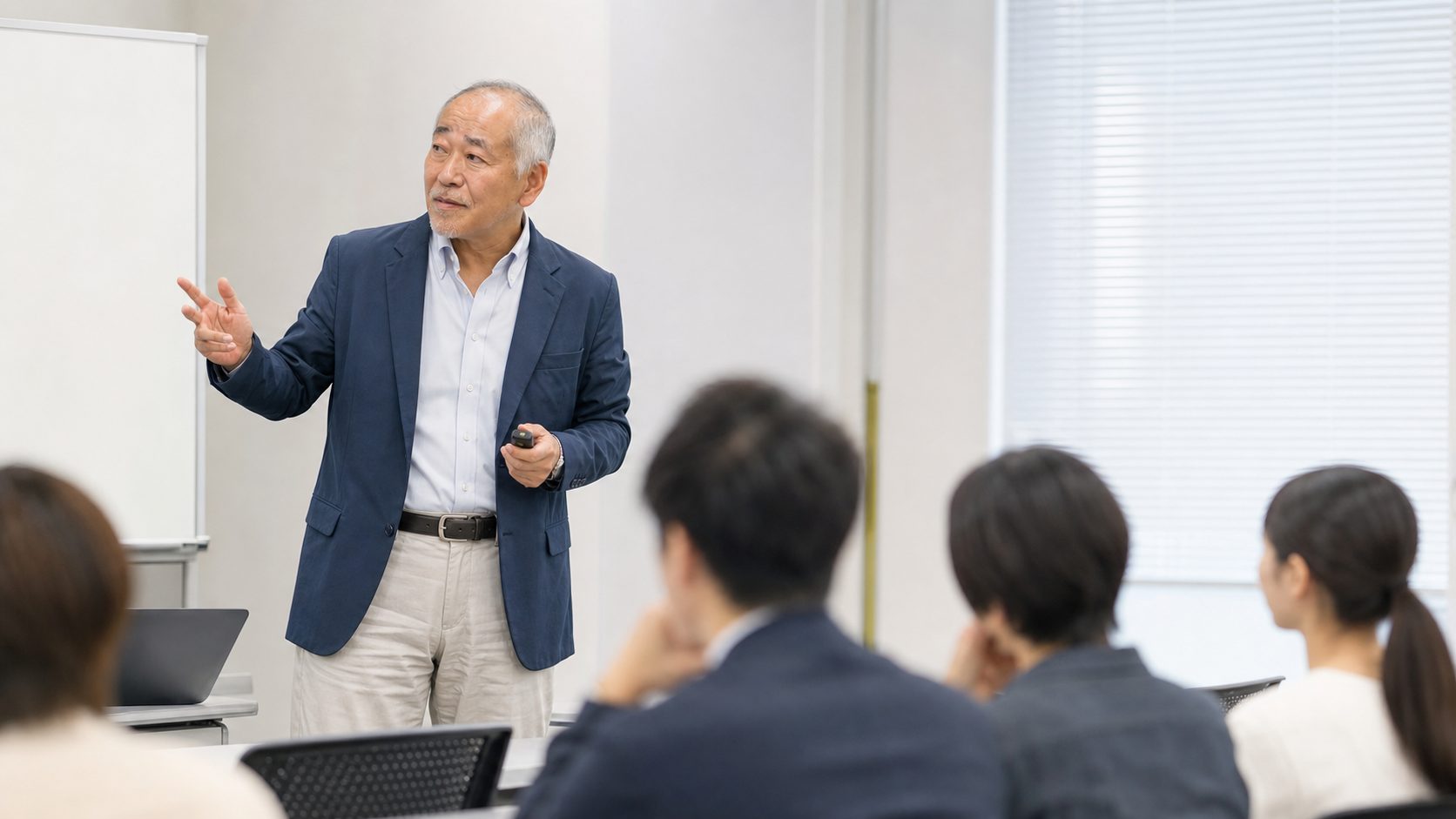 新入社員研修で語りかける馬場良浩さん